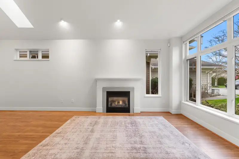 39 5300 ADMIRAL WAY - photo 4 of 27