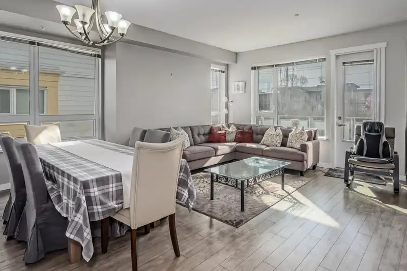 3107 E KENT AVENUE NORTH AVENUE - photo 4 of 40