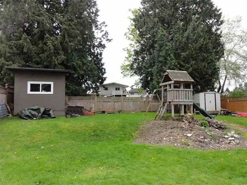 11480 96A AVENUE - photo 4 of 5