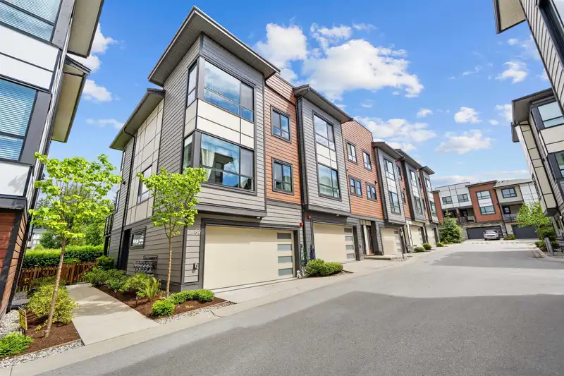 82 20150 81 AVENUE - photo 1 of 40