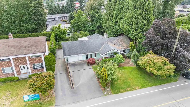 2544 SUNNYSIDE CRESCENT - photo 2 of 40