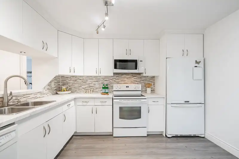 202 3075 PRIMROSE LANE - photo 3 of 39