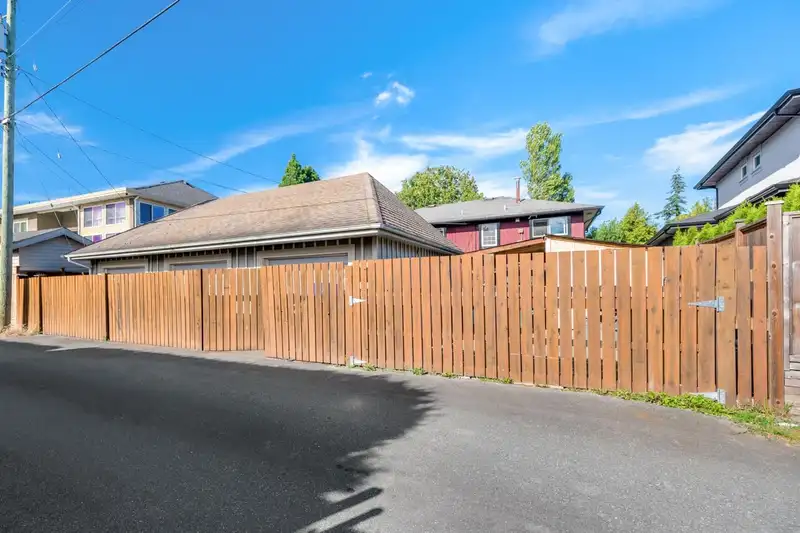 10540 AINTREE CRESCENT - photo 2 of 23
