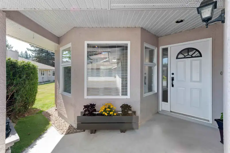 178 15501 89A AVENUE - photo 3 of 36