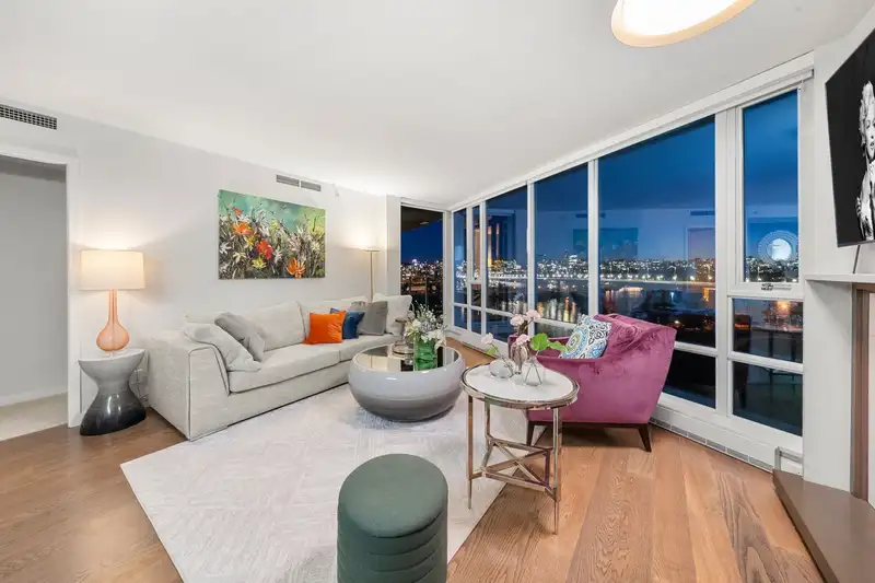 903 8 SMITHE MEWS - photo 2 of 40