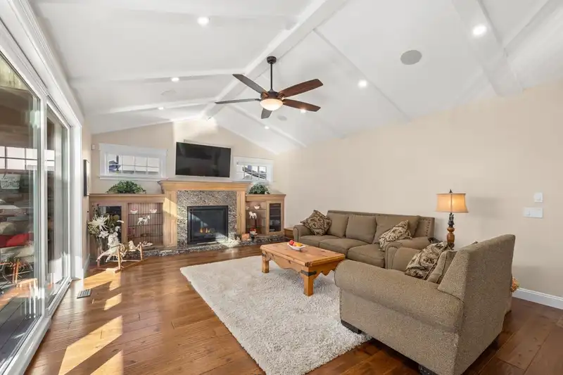 21740 44 AVENUE - photo 4 of 40