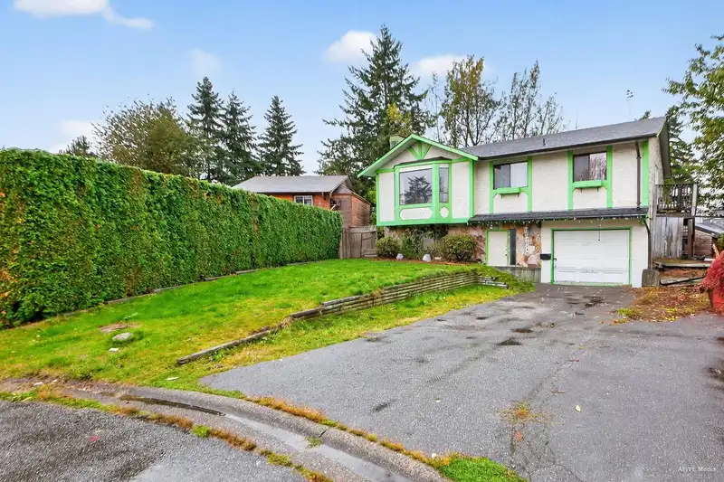 7253 140A STREET - photo 2 of 25