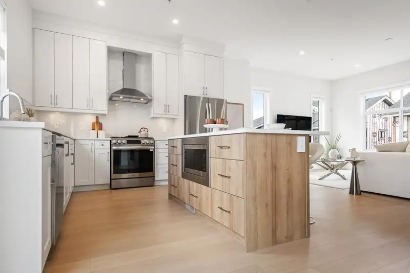9 20645 68 AVENUE - photo 2 of 29