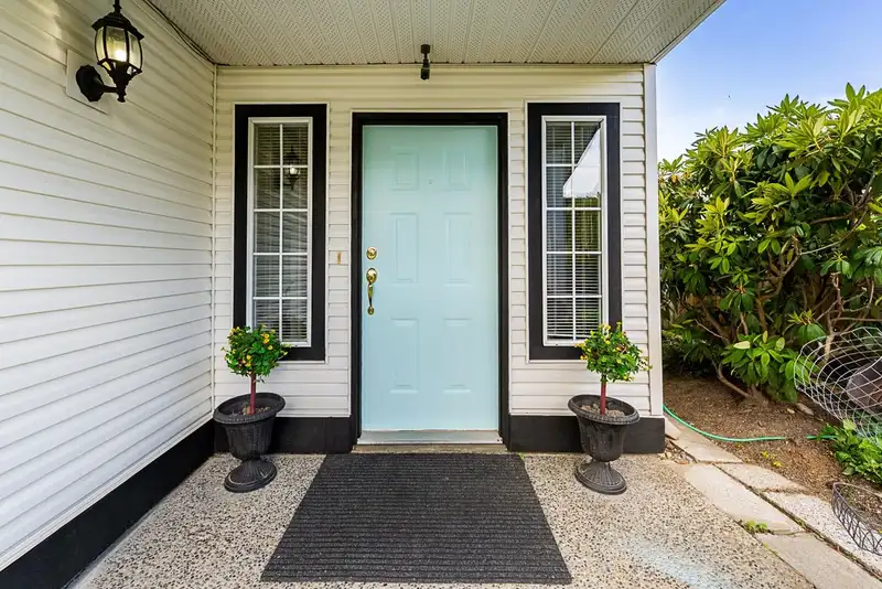 7652 SAPPHIRE DRIVE - photo 3 of 39