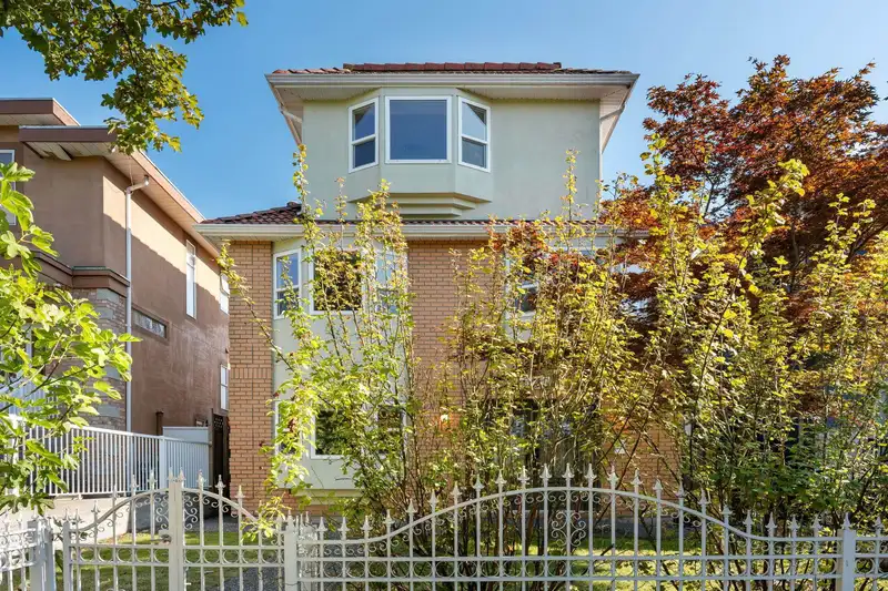2748 E 23RD AVENUE - photo 1 of 31