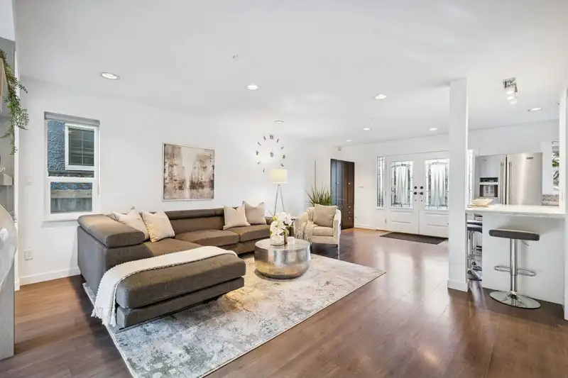 2748 E 23RD AVENUE - photo 4 of 31