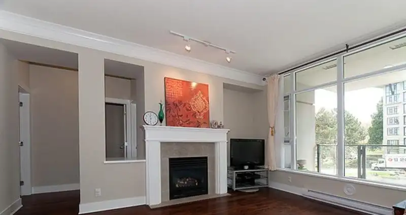 320 4685 VALLEY DRIVE - photo 3 of 16
