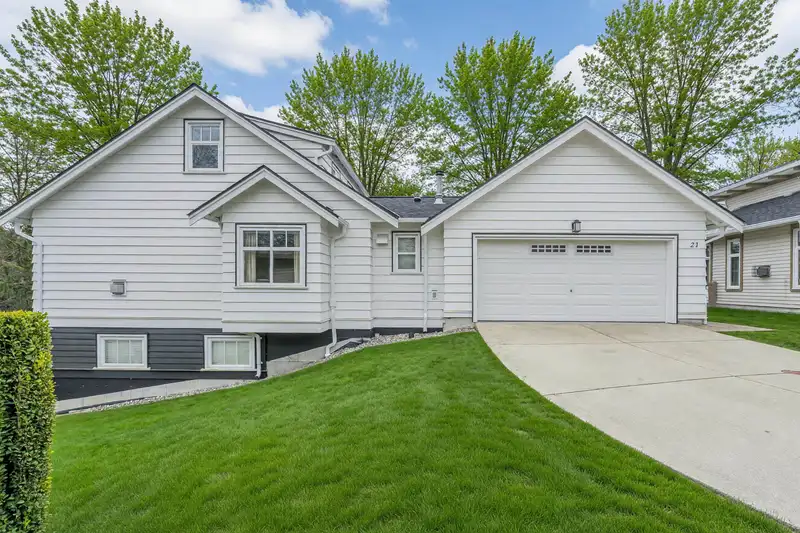 21 15188 62A AVENUE - photo 2 of 38