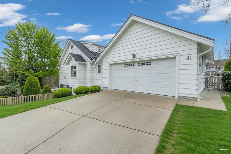 21 15188 62A AVENUE - photo 3 of 38