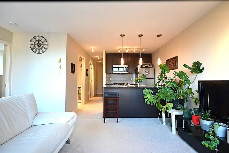 602 2979 GLEN DRIVE - photo 3 of 31