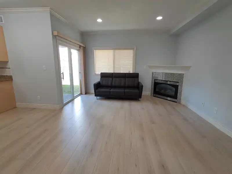 3 7433 ST. ALBANS ROAD - photo 4 of 18