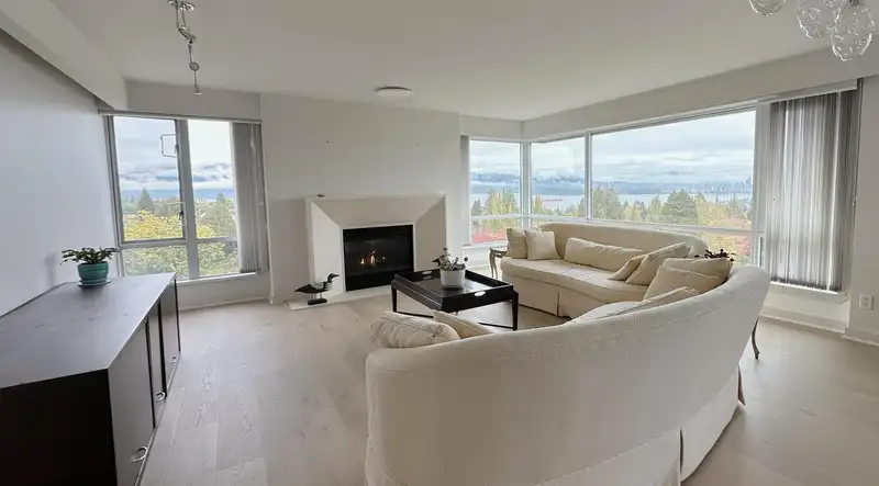 10 2575 TOLMIE STREET - photo 2 of 18