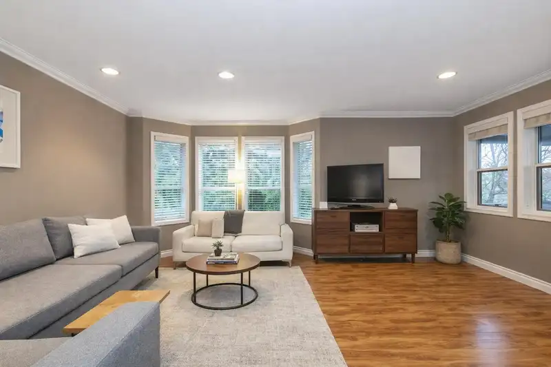 61 20554 118TH AVENUE - photo 3 of 29