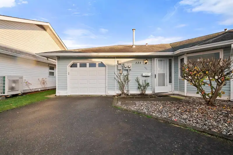 121 7610 EVANS ROAD - photo 2 of 40