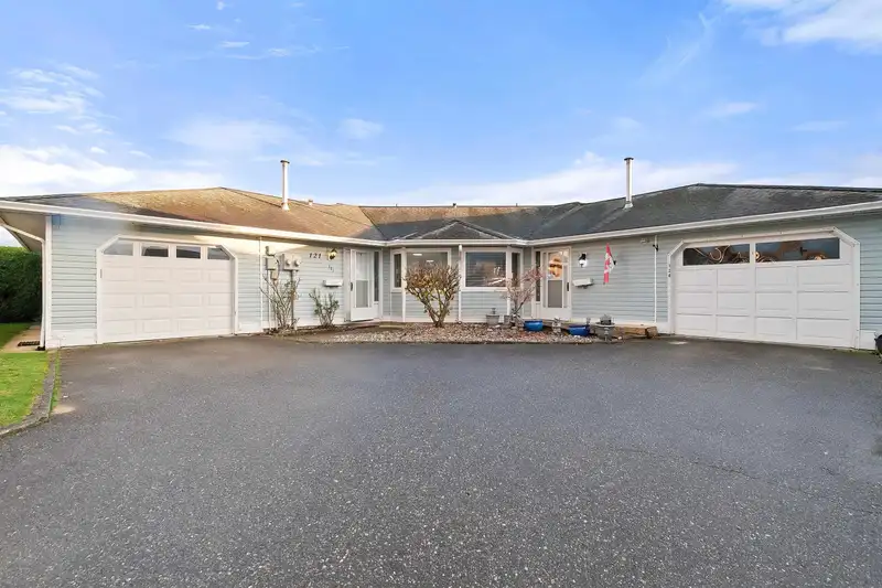 121 7610 EVANS ROAD - photo 3 of 40