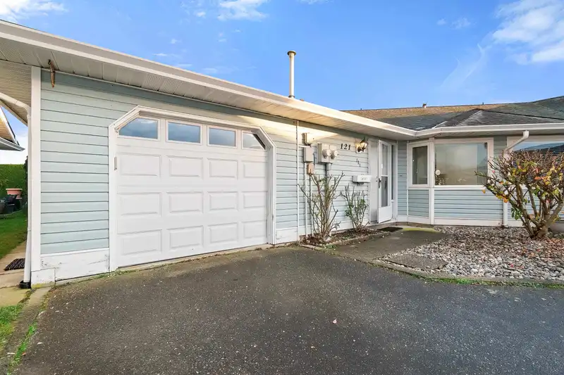 121 7610 EVANS ROAD - photo 4 of 40