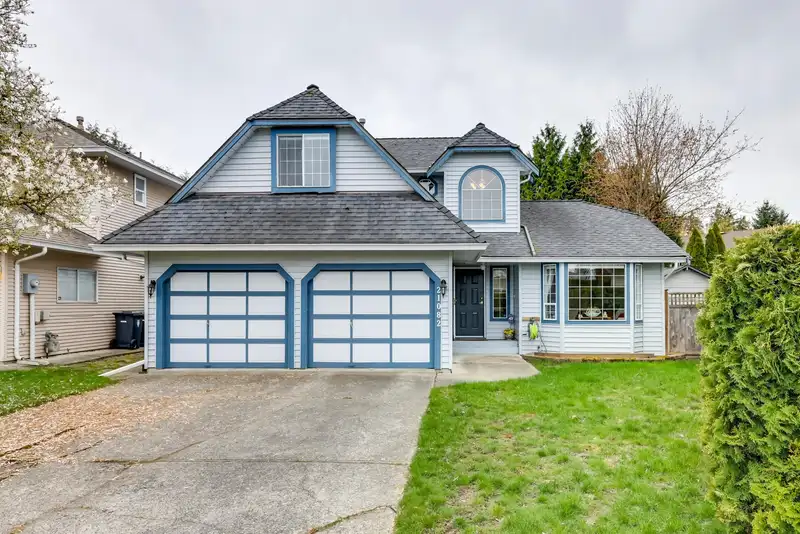 21082 92A AVENUE - photo 1 of 32