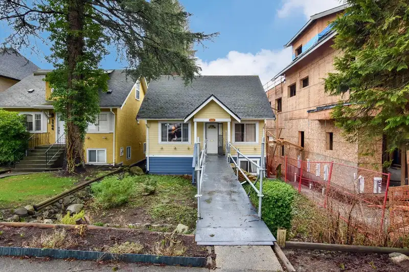 3716 W 29TH AVENUE - photo 1 of 38