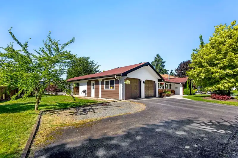 34629 ASCOTT AVENUE - photo 2 of 40