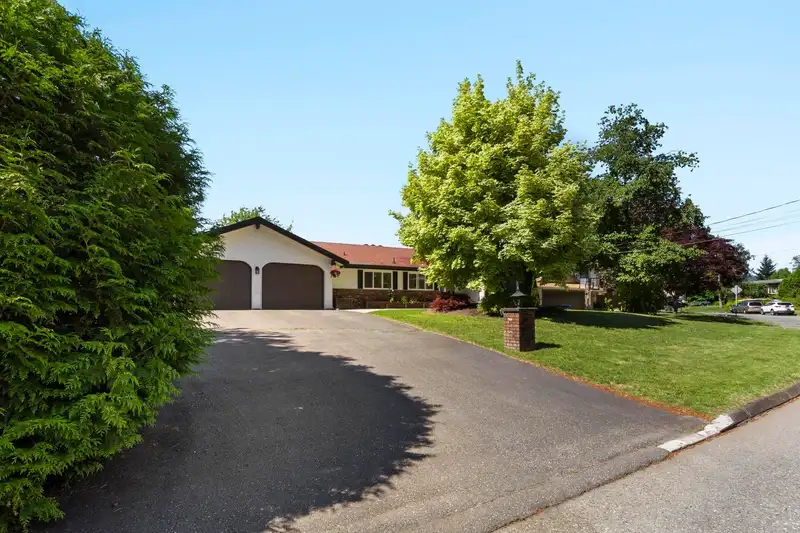 34629 ASCOTT AVENUE - photo 3 of 40