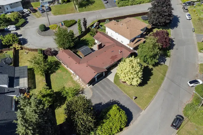 34629 ASCOTT AVENUE - photo 4 of 40