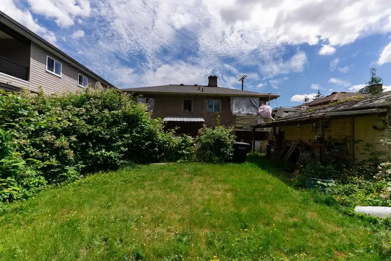 7465 ROSEWOOD STREET - photo 4 of 13
