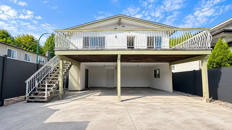 3326 SLOCAN STREET - photo 3 of 29