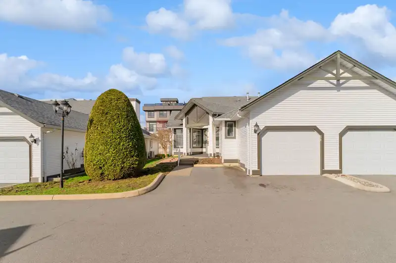 56 19649 53 AVENUE - photo 1 of 38