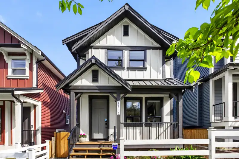 25065 112 AVENUE - photo 1 of 40