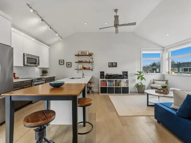 1681 KITCHENER STREET - photo 1 of 31
