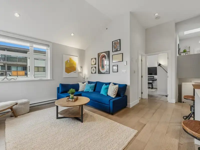 1681 KITCHENER STREET - photo 2 of 31