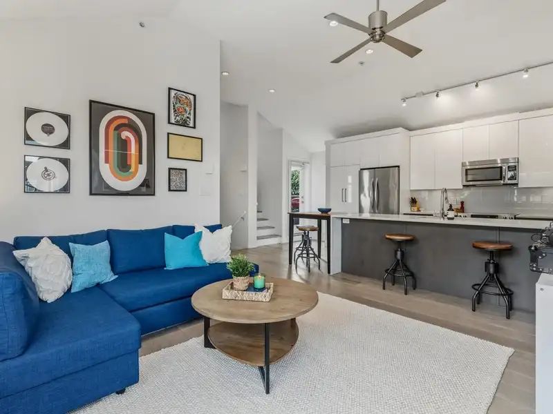 1681 KITCHENER STREET - photo 3 of 31