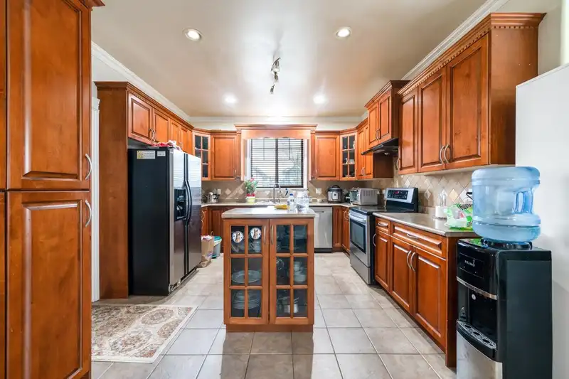 14496 74 AVENUE - photo 4 of 27