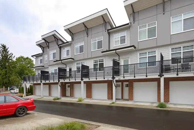23 22334 48 AVENUE - photo 1 of 38