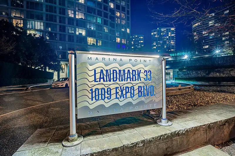 1909 1009 EXPO BOULEVARD - photo 2 of 26