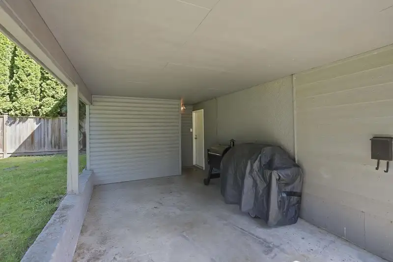 20783 THORNE AVENUE - photo 4 of 36