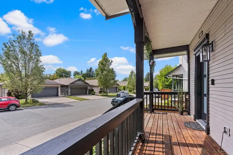 46409 BEDFORD PARKWAY - photo 4 of 40