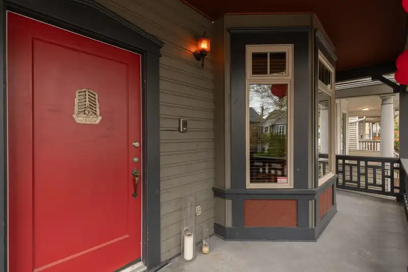 557 PRIOR STREET - photo 2 of 40