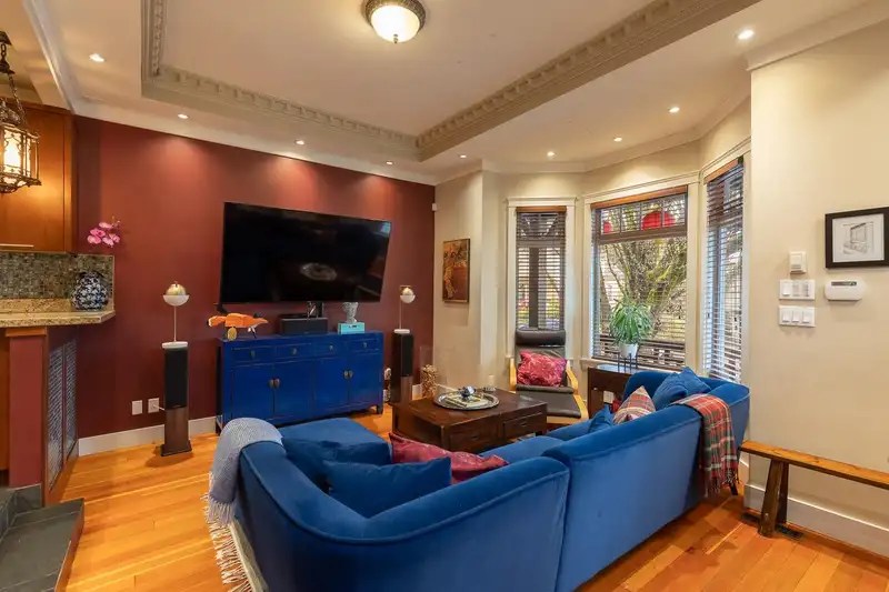 557 PRIOR STREET - photo 4 of 40