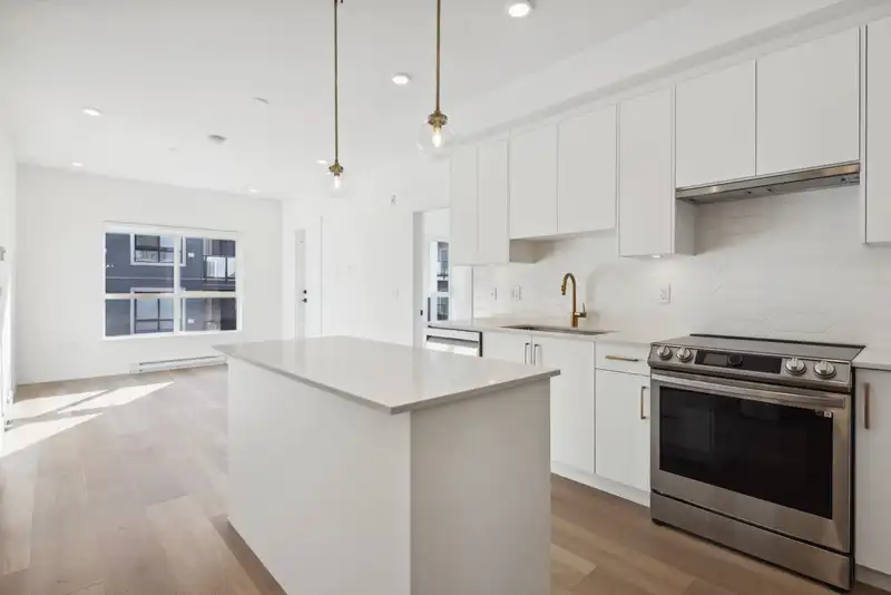 313 20282 72B AVENUE - photo 3 of 35