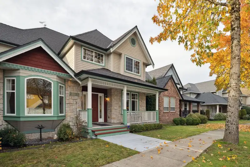 21623 MURRAY'S CRESCENT - photo 2 of 31