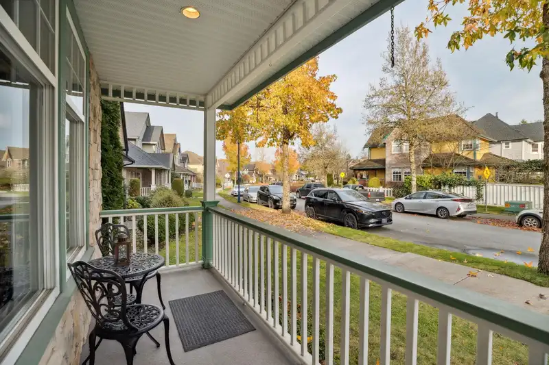 21623 MURRAY'S CRESCENT - photo 4 of 31