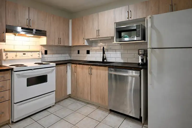 108 20189 54 AVENUE - photo 2 of 21