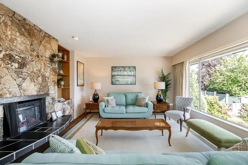 40 E TENTH AVENUE - photo 3 of 32