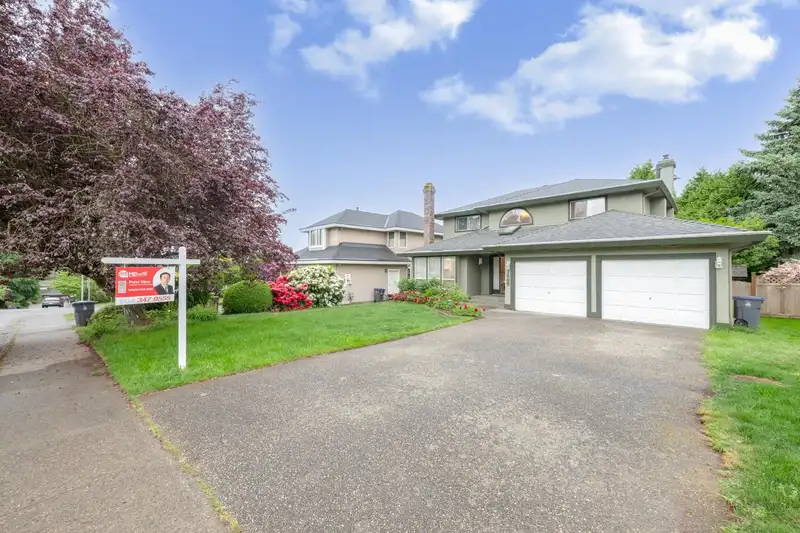7865 163 STREET - photo 2 of 30